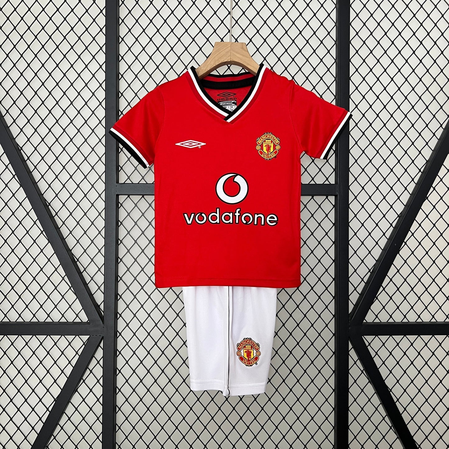 MANCHESTER UNITED I 00/01 CHILDREN'S SET (RETRO)