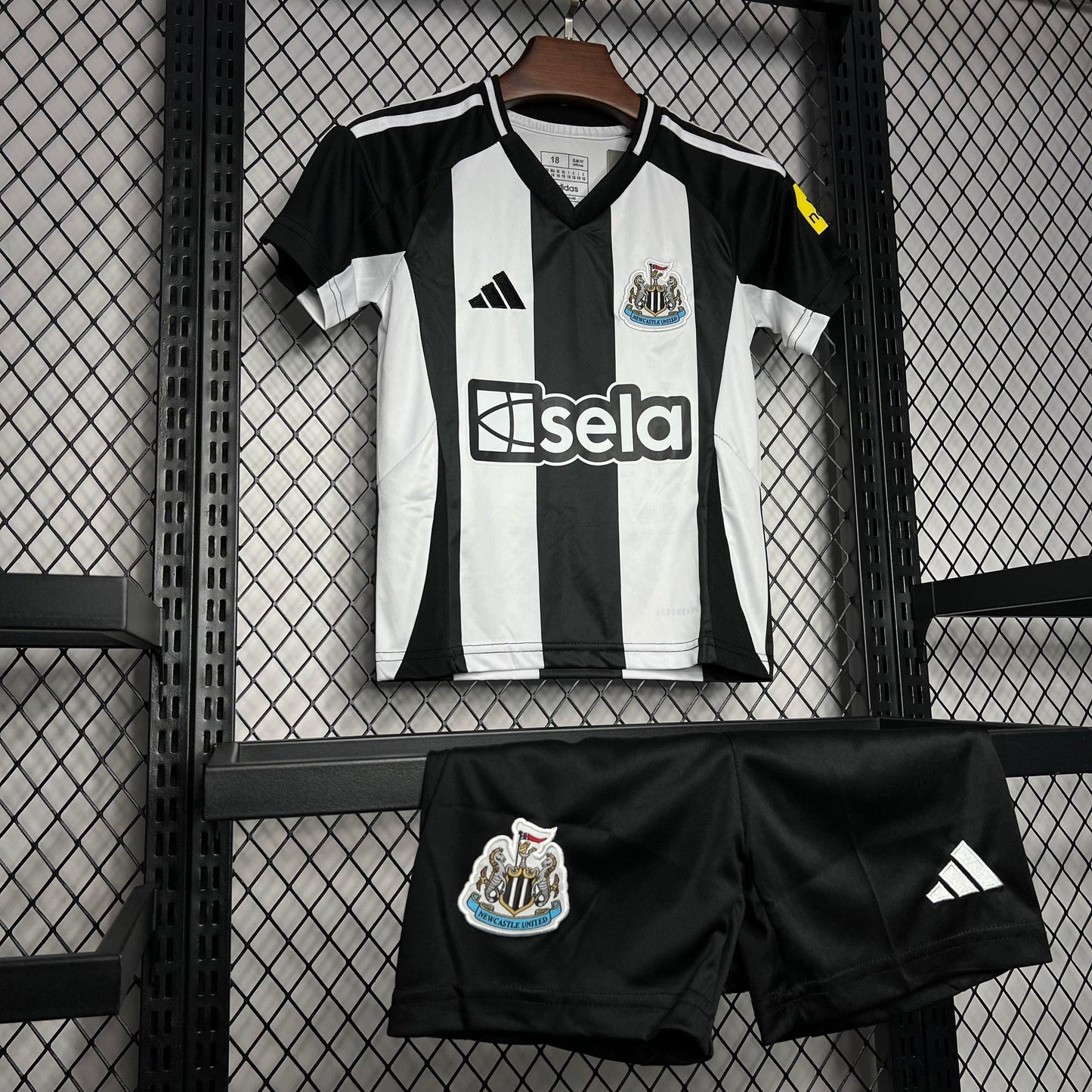Conjunto Infantil Newcastle home 24/25
