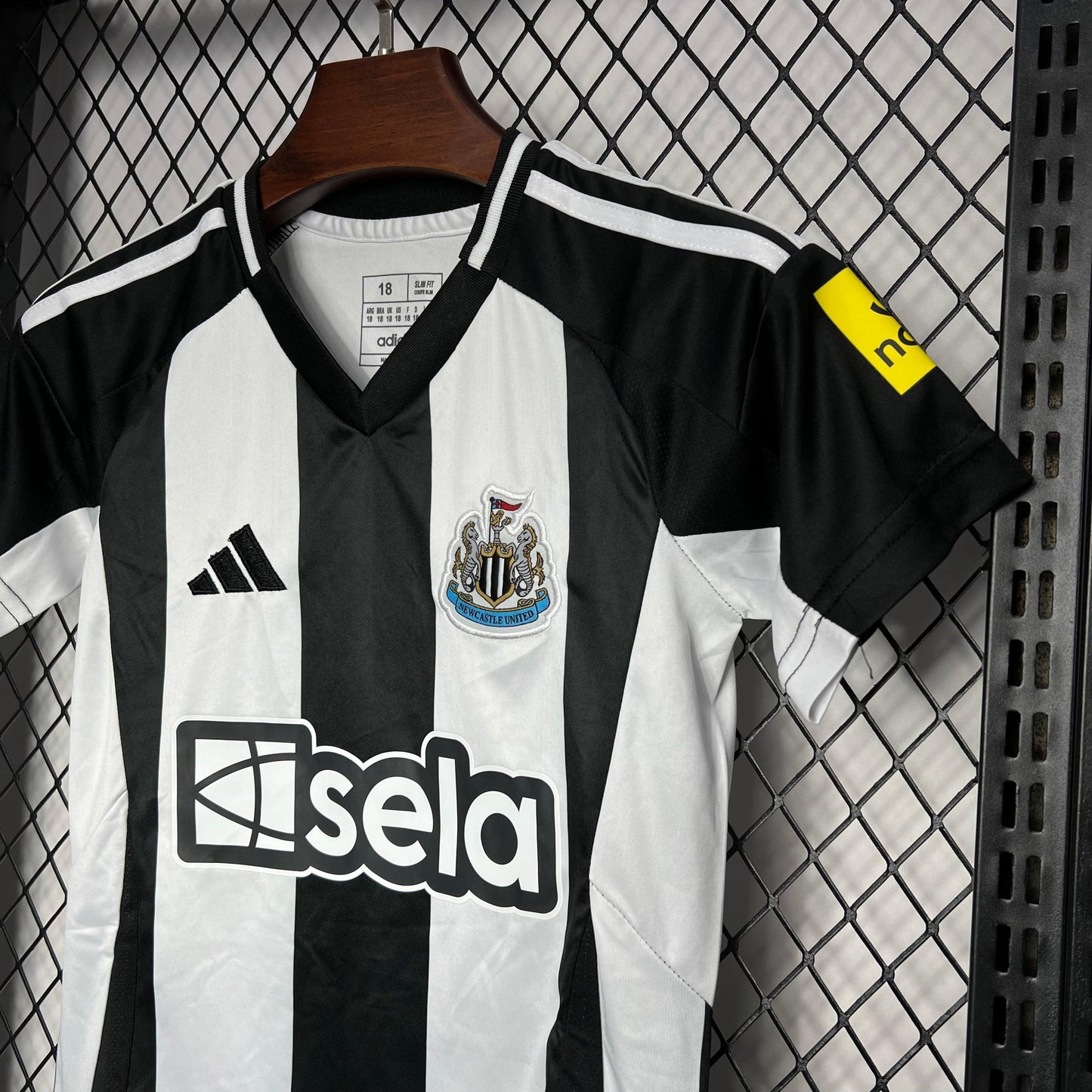 Conjunto Infantil Newcastle home 24/25